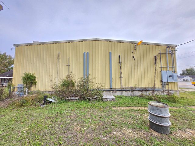 1616 Avenue F, Bay City, TX 77414