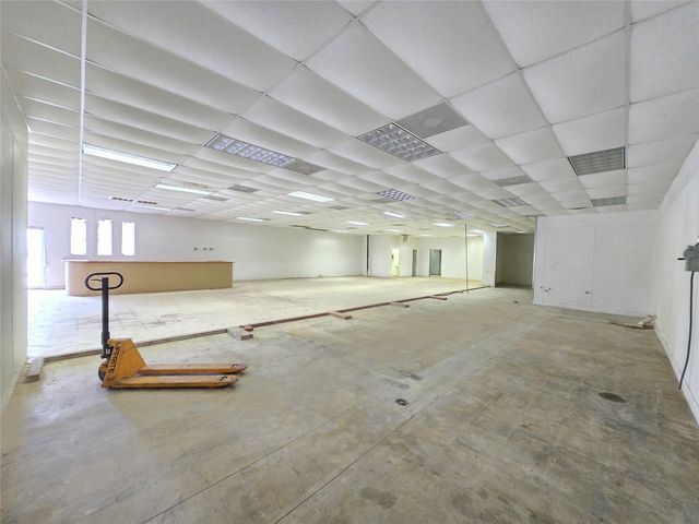 1616 Avenue F, Bay City, TX 77414