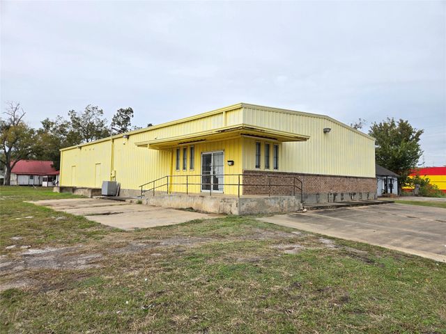 1616 Avenue F, Bay City, TX 77414