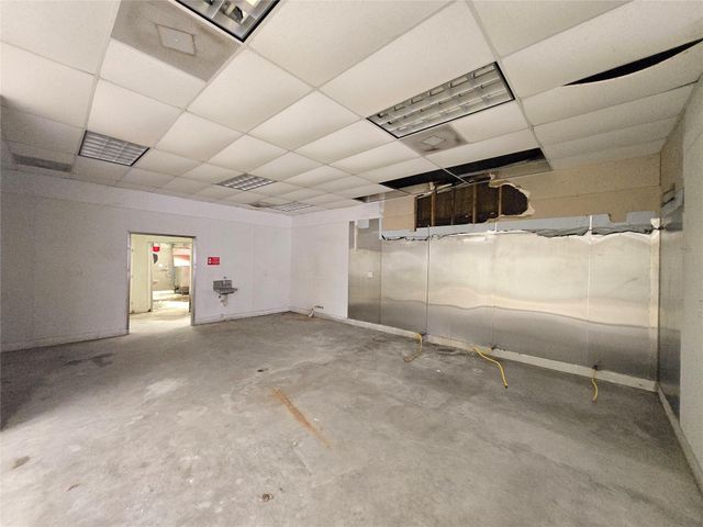 1616 Avenue F, Bay City, TX 77414