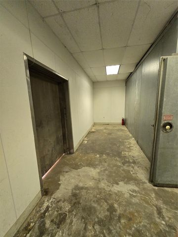 1616 Avenue F, Bay City, TX 77414