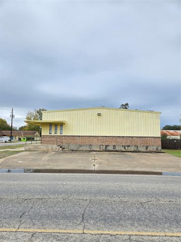 1616 Avenue F, Bay City, TX 77414