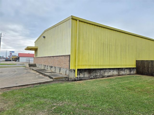 1616 Avenue F, Bay City, TX 77414