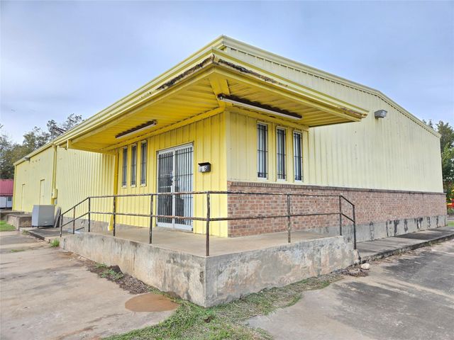 1616 Avenue F, Bay City, TX 77414