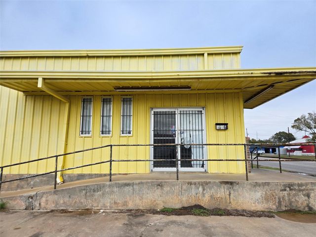 1616 Avenue F, Bay City, TX 77414