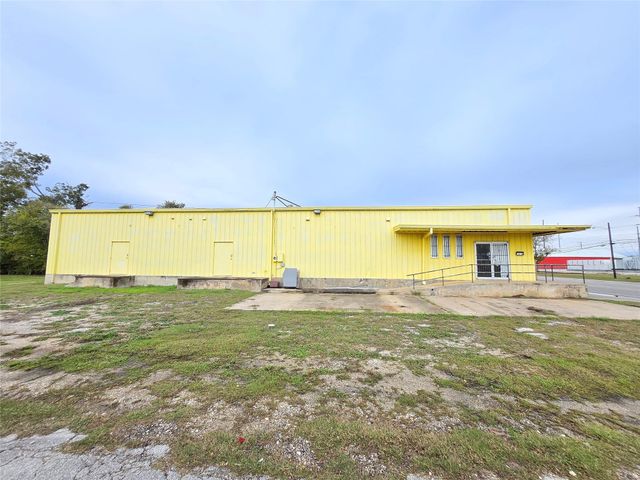 1616 Avenue F, Bay City, TX 77414
