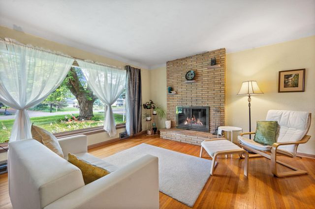 545 Miriam Street, Mendota Heights, MN 55118