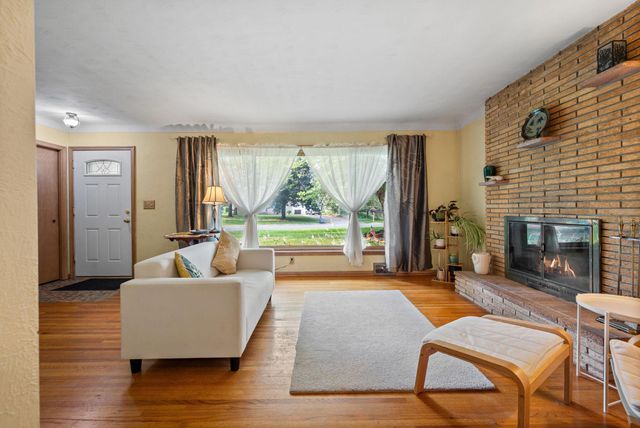 545 Miriam Street, Mendota Heights, MN 55118