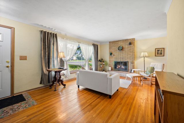 545 Miriam Street, Mendota Heights, MN 55118