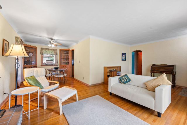 545 Miriam Street, Mendota Heights, MN 55118