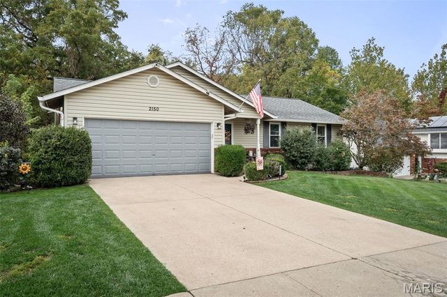 2150 Graystone Drive, St Charles, MO 63303