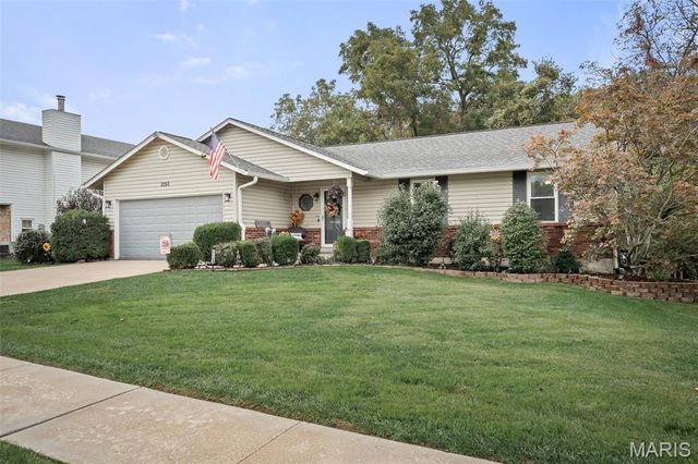 2150 Graystone Drive, St Charles, MO 63303