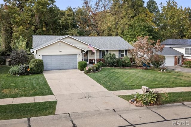 2150 Graystone Drive, St Charles, MO 63303