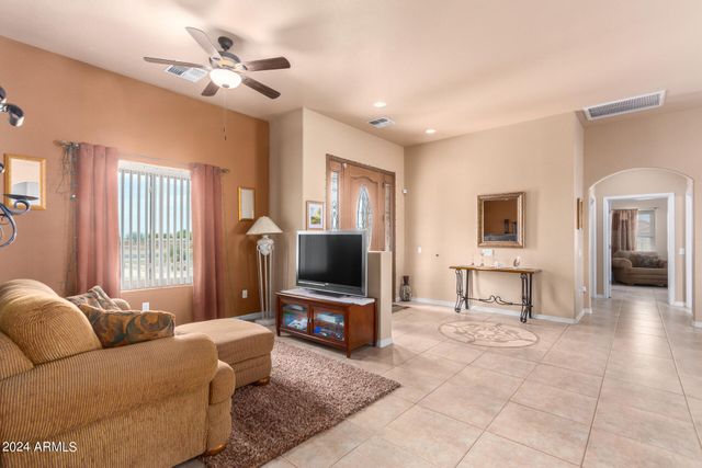 6786 W GELDING Lane, Coolidge, AZ 85128