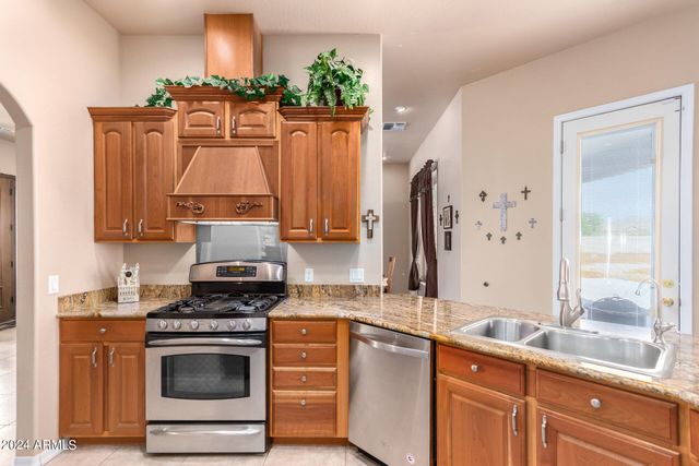 6786 W GELDING Lane, Coolidge, AZ 85128