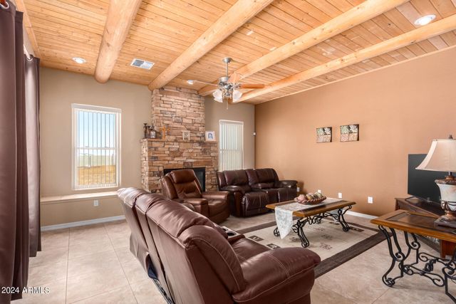 6786 W GELDING Lane, Coolidge, AZ 85128