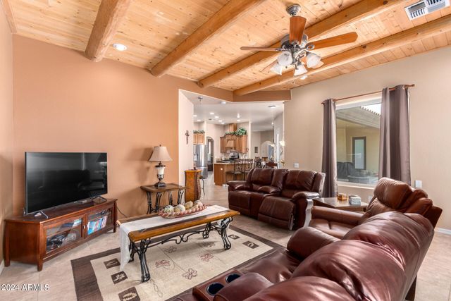 6786 W GELDING Lane, Coolidge, AZ 85128