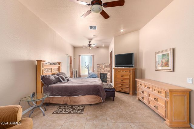 6786 W GELDING Lane, Coolidge, AZ 85128