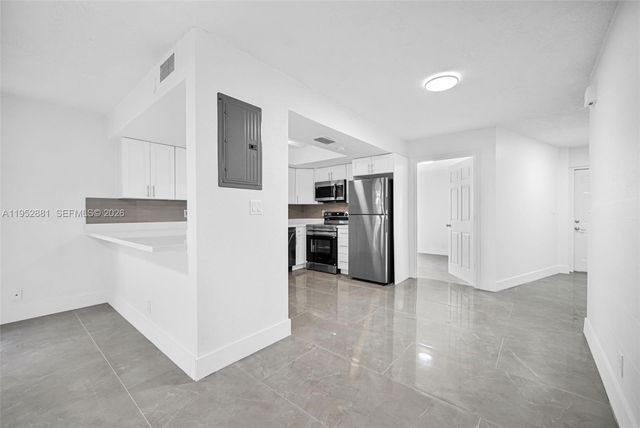 7911 SW 9th St, North Lauderdale, FL 33068