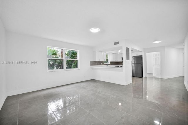 7911 SW 9th St, North Lauderdale, FL 33068