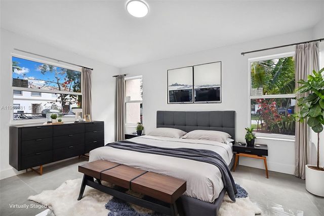 7911 SW 9th St, North Lauderdale, FL 33068