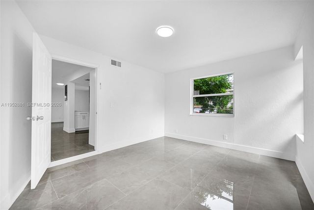 7911 SW 9th St, North Lauderdale, FL 33068