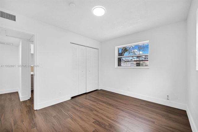 7911 SW 9th St, North Lauderdale, FL 33068