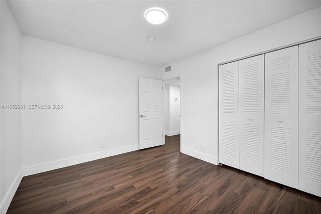 7911 SW 9th St, North Lauderdale, FL 33068