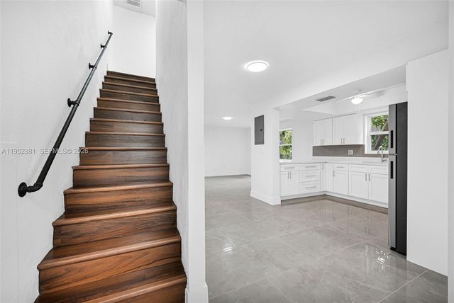 7911 SW 9th St, North Lauderdale, FL 33068