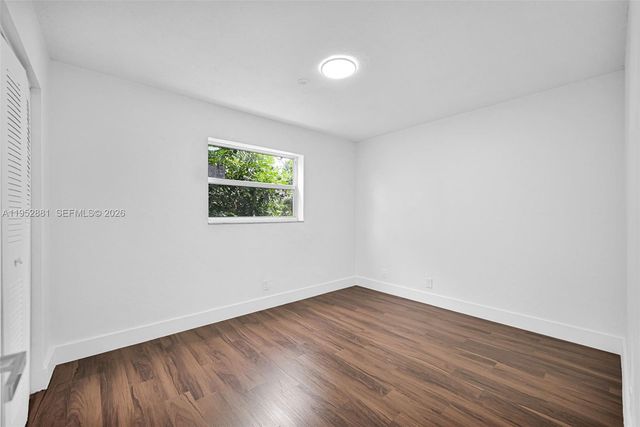 7911 SW 9th St, North Lauderdale, FL 33068