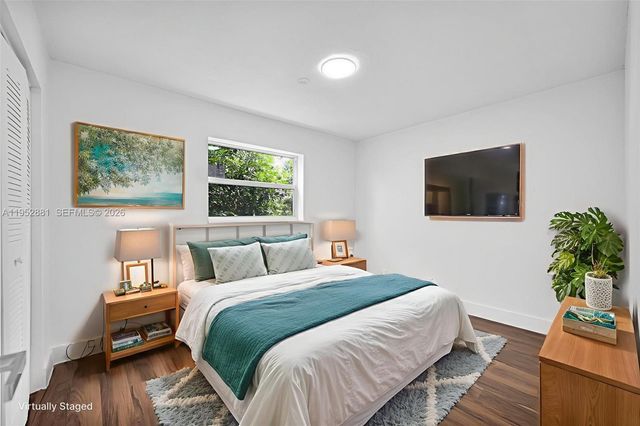 7911 SW 9th St, North Lauderdale, FL 33068