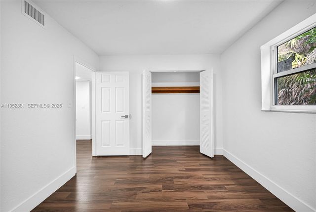 7911 SW 9th St, North Lauderdale, FL 33068