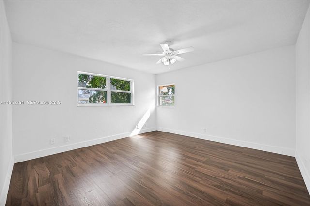 7911 SW 9th St, North Lauderdale, FL 33068