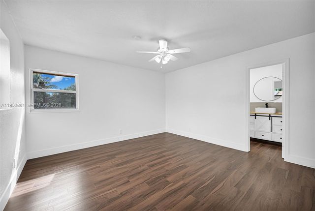 7911 SW 9th St, North Lauderdale, FL 33068