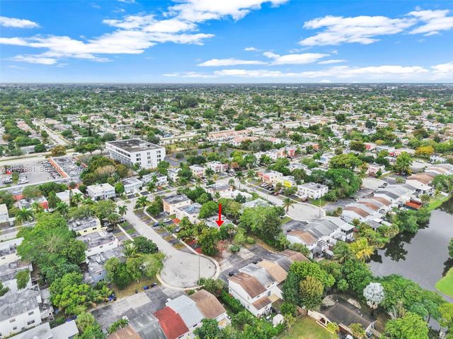 7911 SW 9th St, North Lauderdale, FL 33068