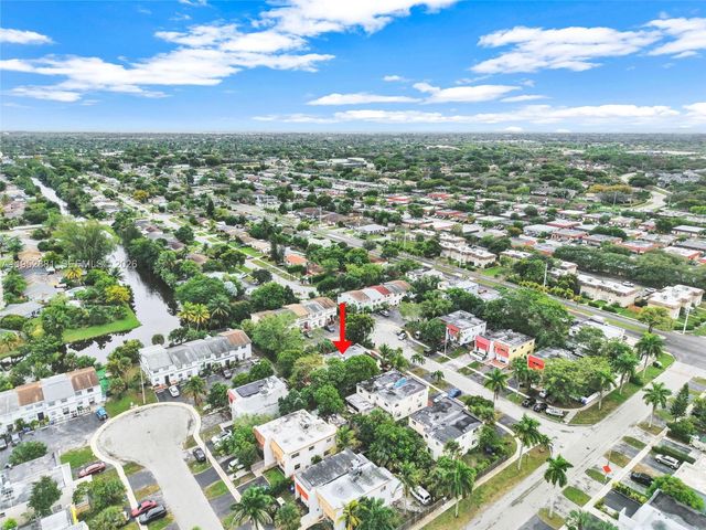 7911 SW 9th St, North Lauderdale, FL 33068