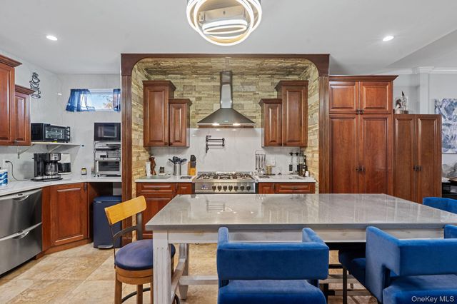 386 Page Avenue, Staten Island, NY 10307