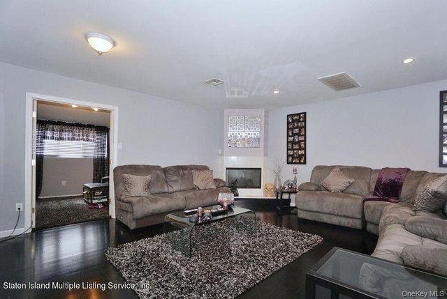 386 Page Avenue, Staten Island, NY 10307