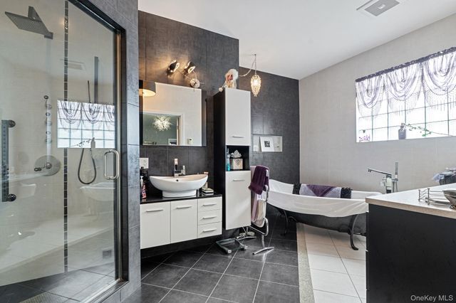 386 Page Avenue, Staten Island, NY 10307