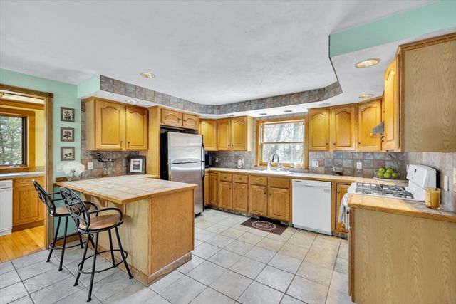 34 Hilltop Dr, Bourne, MA 02561