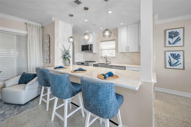 52 N PINE CIRCLE, Belleair, FL 33756