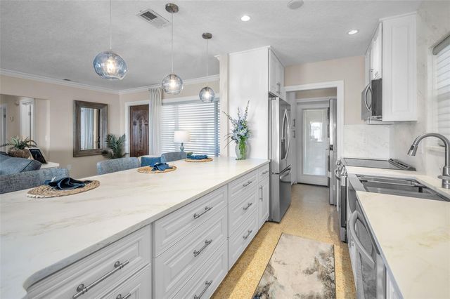 52 N PINE CIRCLE, Belleair, FL 33756