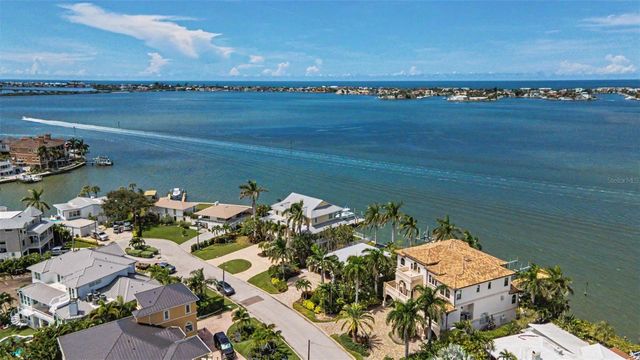 52 N PINE CIRCLE, Belleair, FL 33756