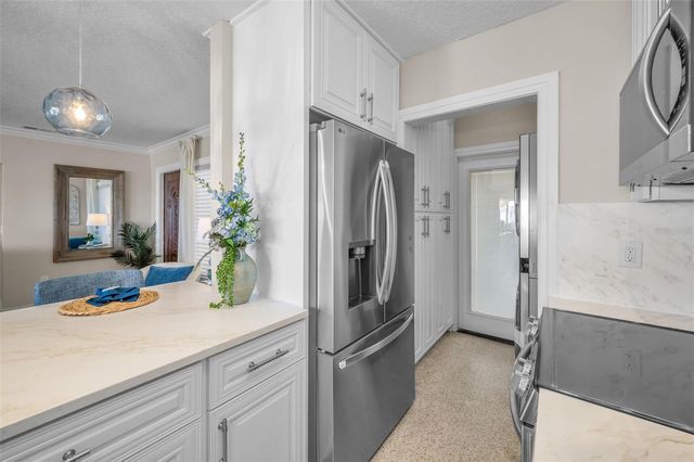 52 N PINE CIRCLE, Belleair, FL 33756