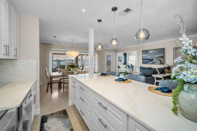 52 N PINE CIRCLE, Belleair, FL 33756