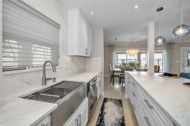 52 N PINE CIRCLE, Belleair, FL 33756