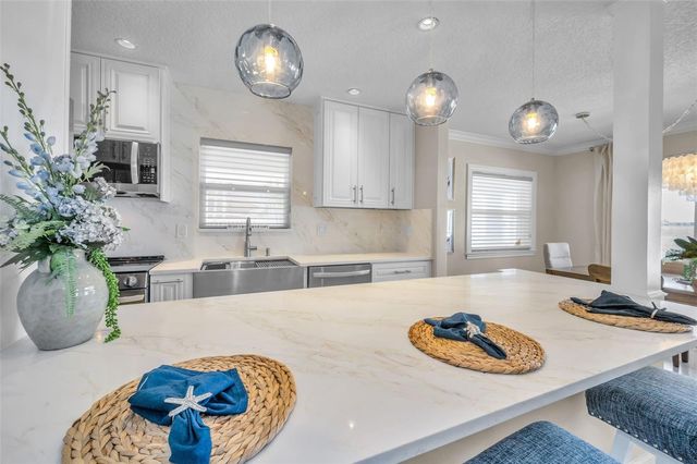 52 N PINE CIRCLE, Belleair, FL 33756