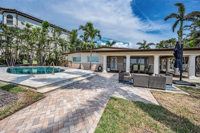 52 N PINE CIRCLE, Belleair, FL 33756