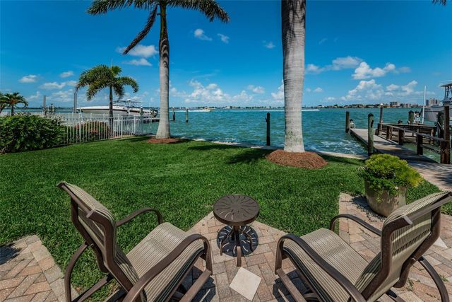 52 N PINE CIRCLE, Belleair, FL 33756