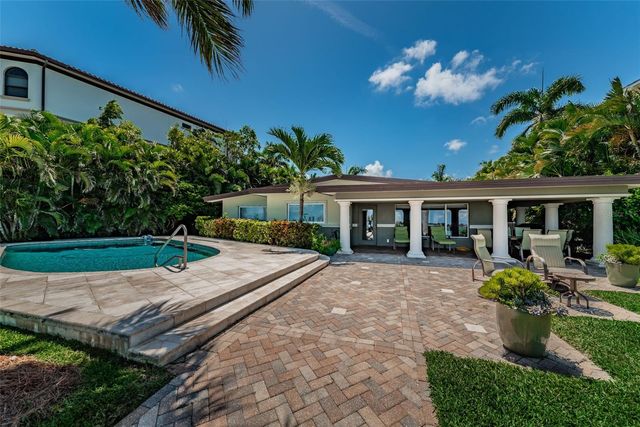52 N PINE CIRCLE, Belleair, FL 33756
